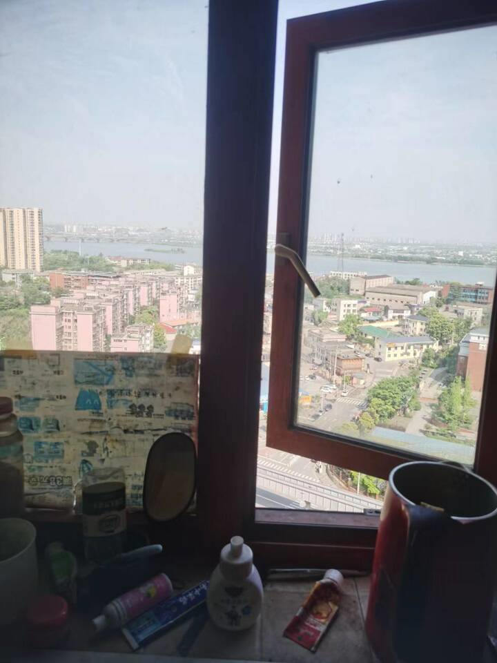 （總價44萬的一線江景）蓮香園小區(qū)法拍房（南片）B8棟1903